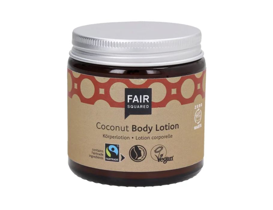 Fair Squared Coconut Body Lotion in een donkerbruine glazen pot met zilverkleurige dop; voedende en hydraterende lichaamslotion met fairtrade kokosolie, volledig vegan en zero-waste verpakt.