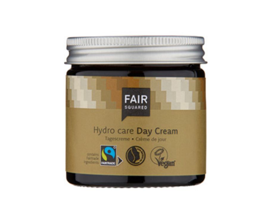 Fair Squared Hydro Care Day Cream in een amberkleurige glazen pot met gouden etiket; hydraterende dagcrème, fairtrade en vegan.