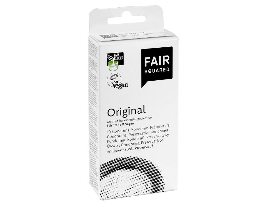 Fair Squared Original condooms in witte kartonnen verpakking; fairtrade en vegan, doosje met 10 stuks en minimalistisch zwart-wit design met subtiel rasterpatroon.