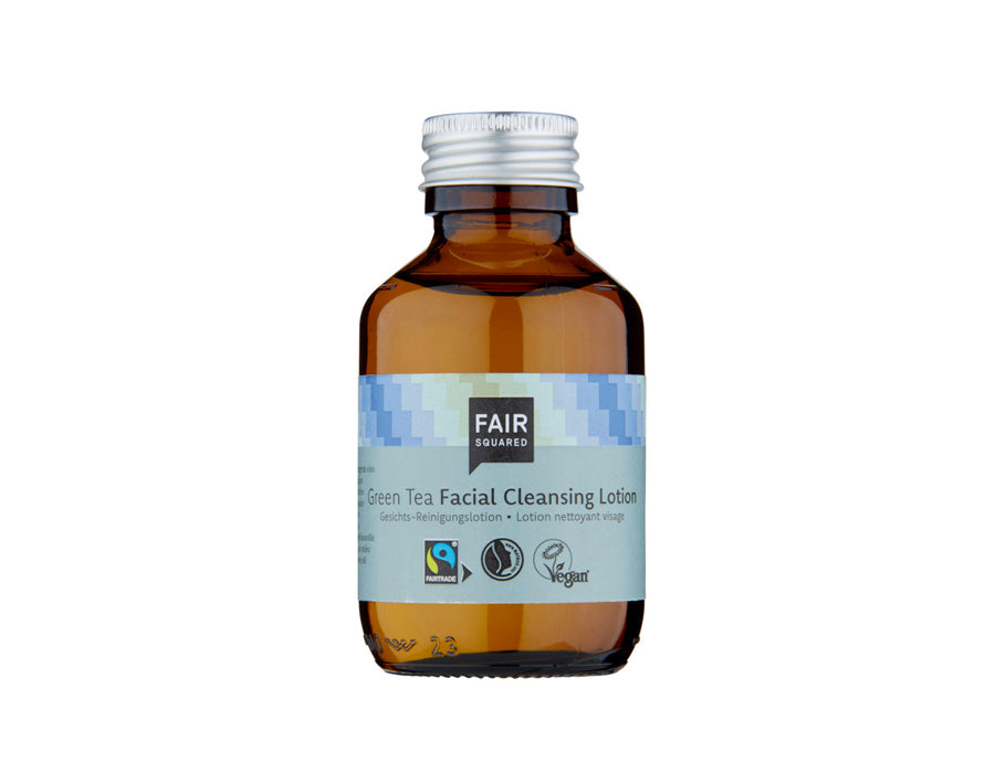 Fair Squared Green Tea Facial Tonic in een amberkleurige glazen fles met zilveren dop en lichtblauw etiket; fairtrade en vegan gezichtstonic.