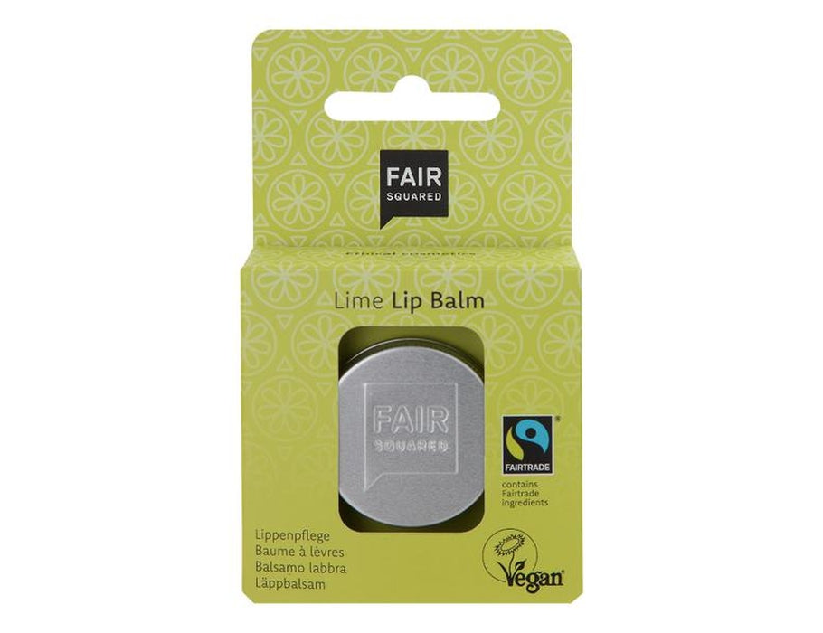 Fair Squared Lime Lip Balm in een zilverkleurig blikje, verpakt in een lichtgroen kartonnen doosje met limoenpatroon; Fairtrade en vegan gecertificeerd.