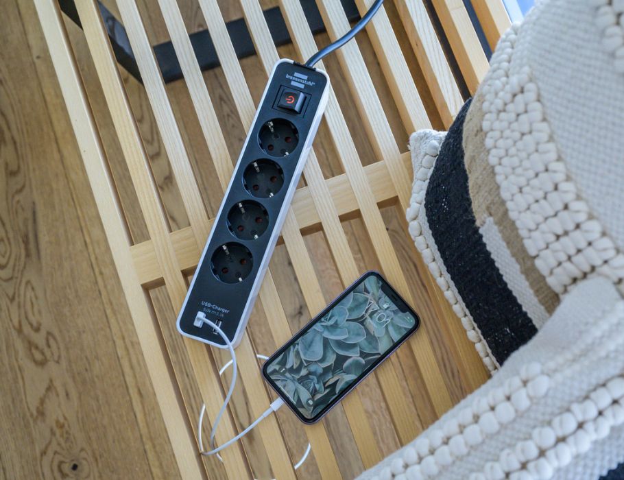 Brennenstuhl Stekkerdoos - 4 Aansluitingen + 2 USB-poorten - Wit